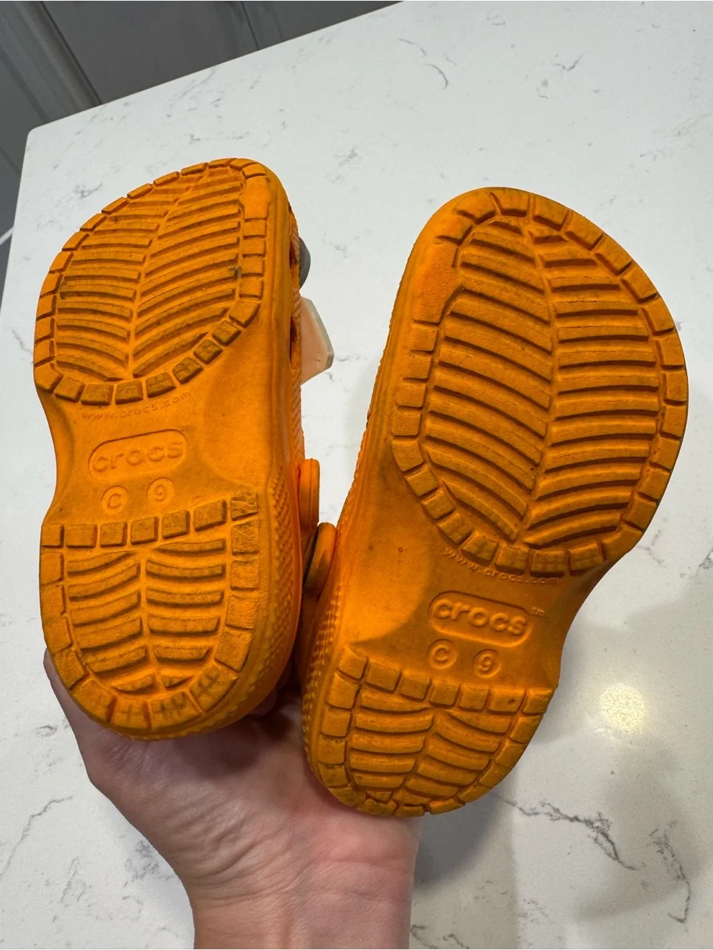 Crocs Classic Clogs Slip On Water Shoes ORANGE ZING with NY Knicks Charms C9